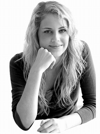 微笑和直视增强吸引力