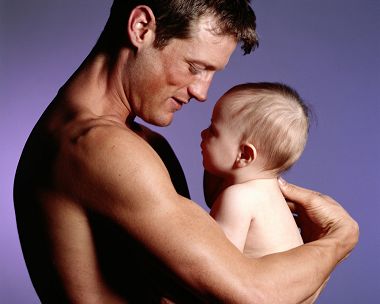 家长包办宠儿走路(图)