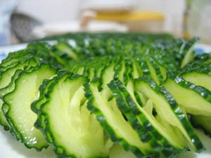 夏天黄瓜四大营养吃法(图)