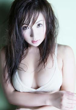 男人最喜欢女人哪里?胸部和臂部(图)