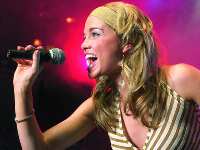 来吧当个麦霸(图)