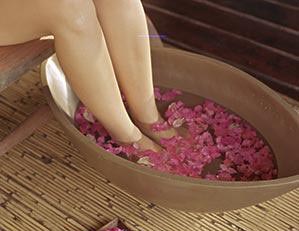 用什么泡脚能减缓痛经(图)