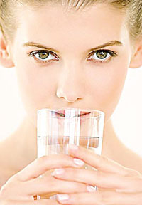 清晨养生喝水最好别喝淡盐水(图)