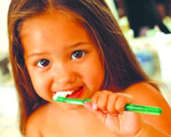宝宝什么时候开始刷牙好(图)